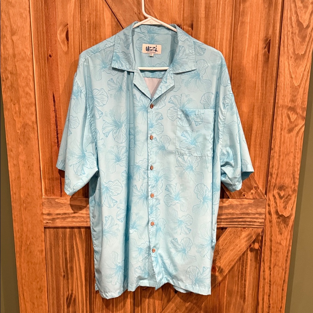 Uzzi Men's Light Blue Floral Button-Down Shirt